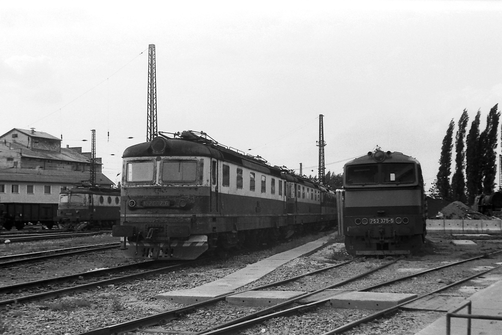 182 002-6