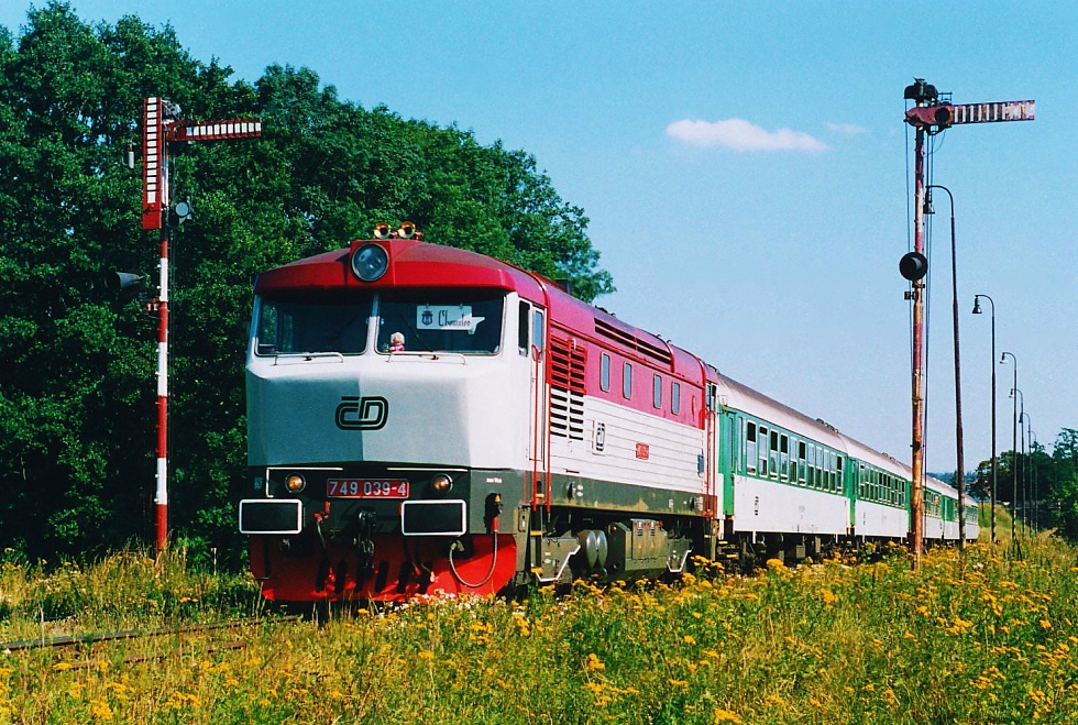 749 039-4