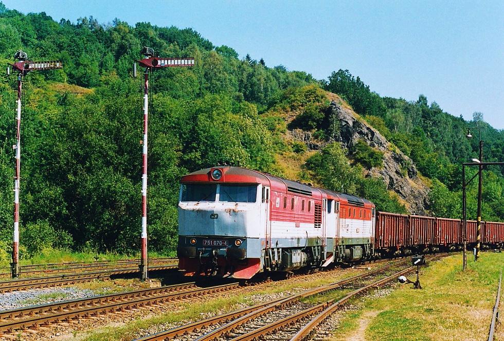 751 070-4