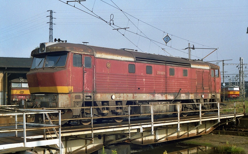 751 161-1