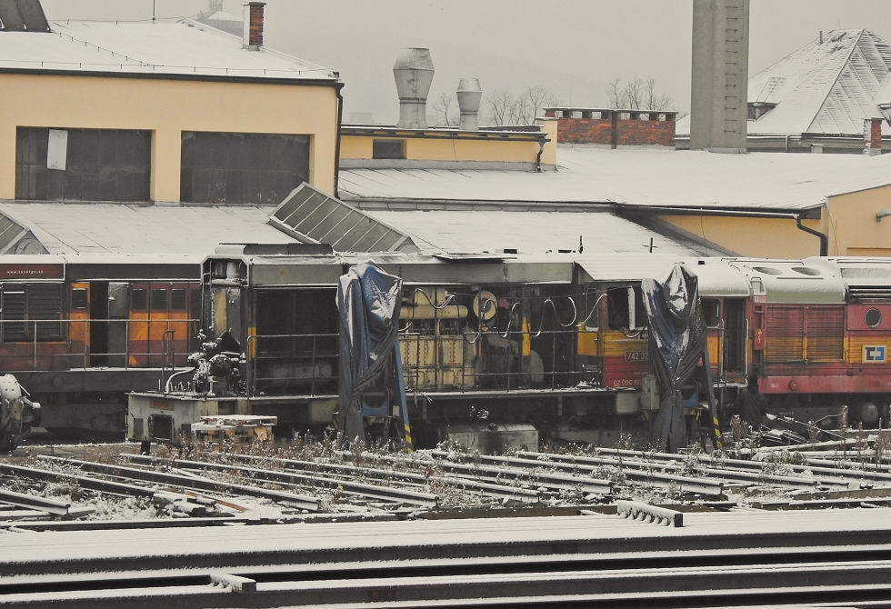 742 322-1