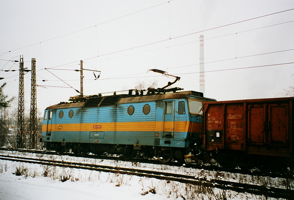 363 079-5