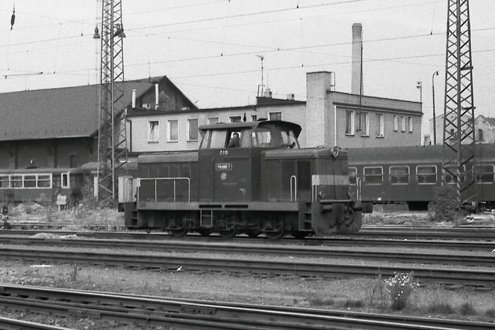 710 035-7