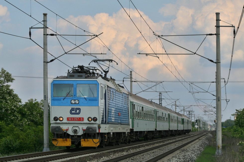 163 257-9