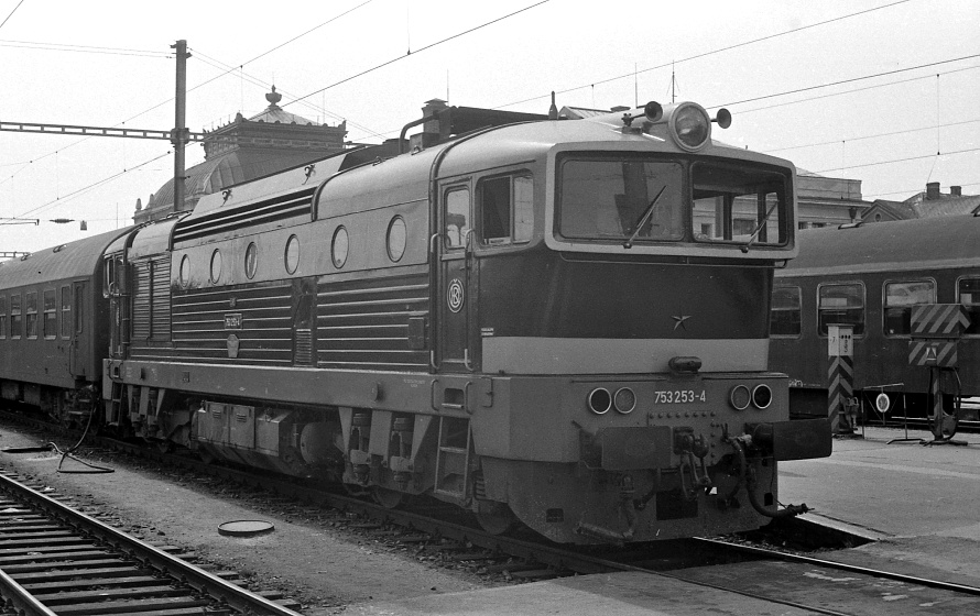 753 253-4