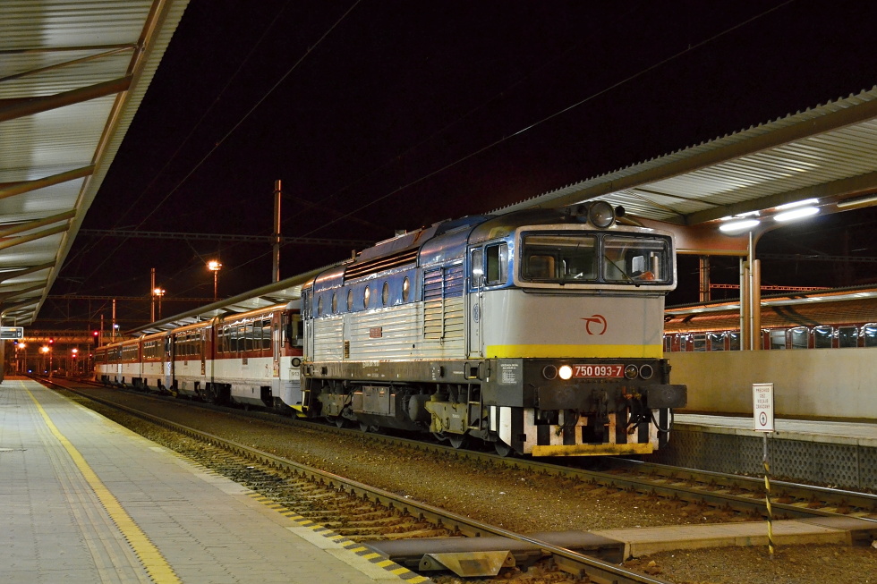 750 093-7