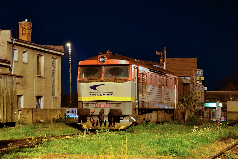 751 075-3