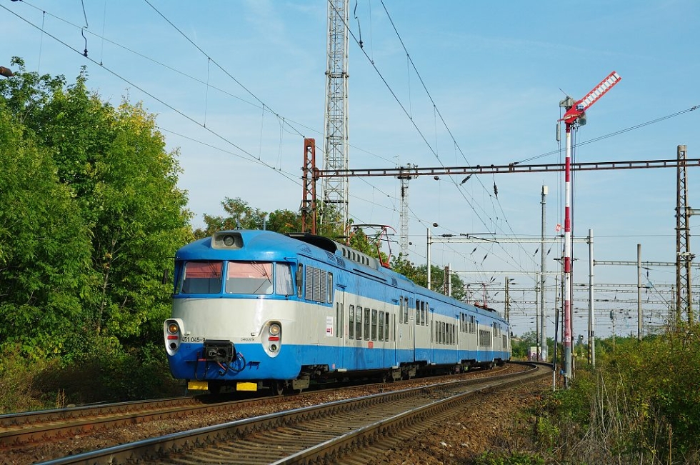 451 045-9