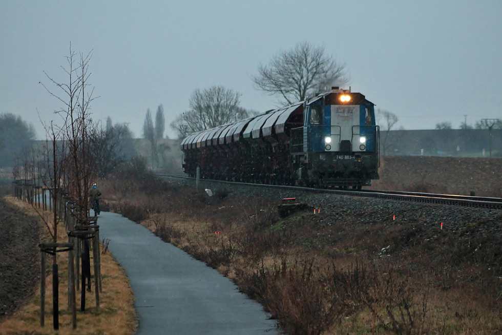 740 883-4