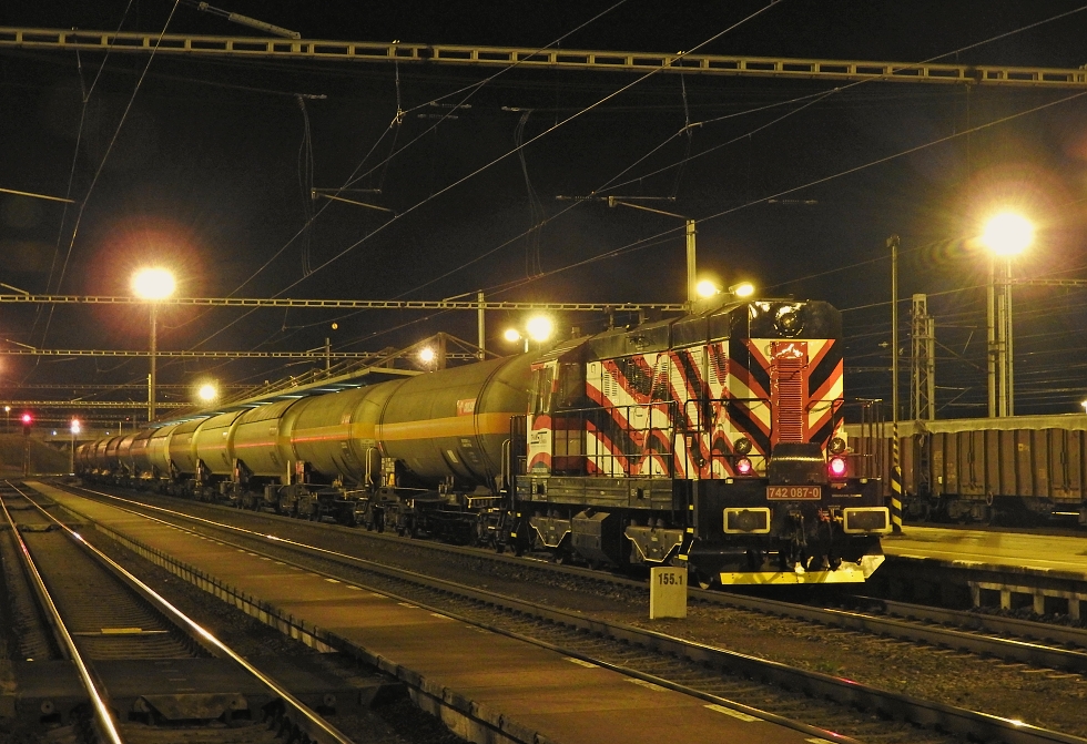742 087-0