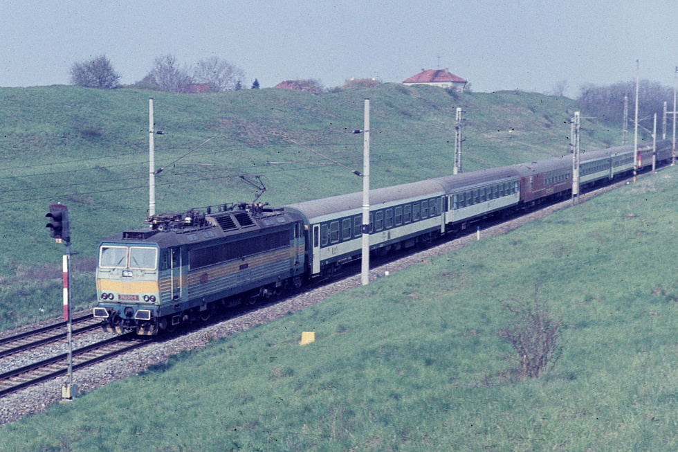 363 011-8