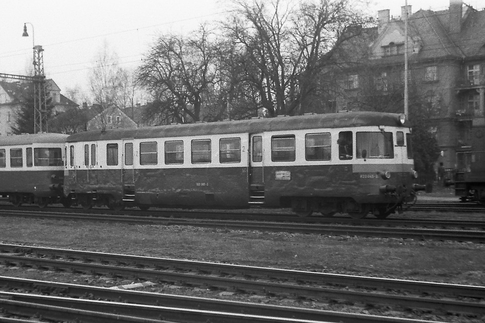 820 045-3