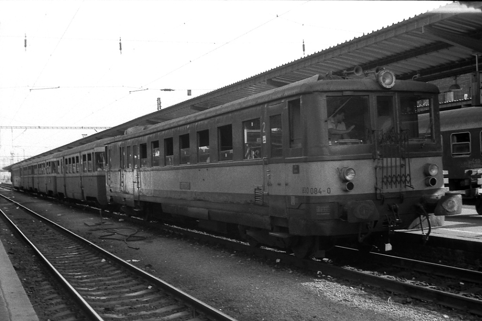 830 084-0