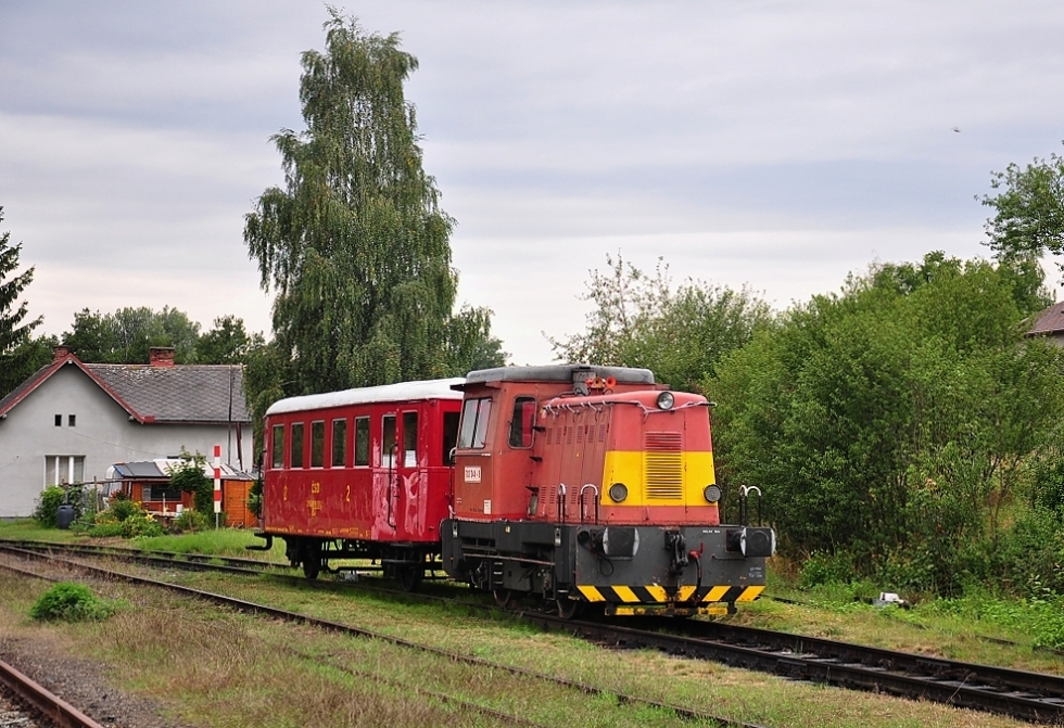 703 044-8