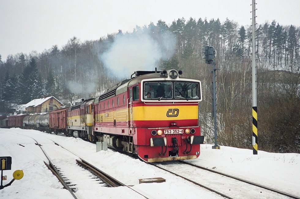 753 352-4