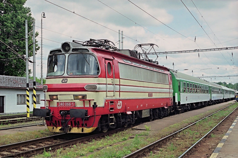 240 066-4