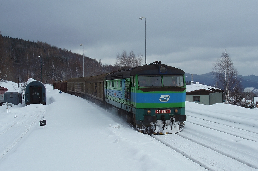 751 335-1