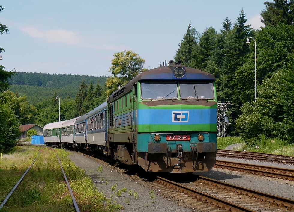 751 335-1