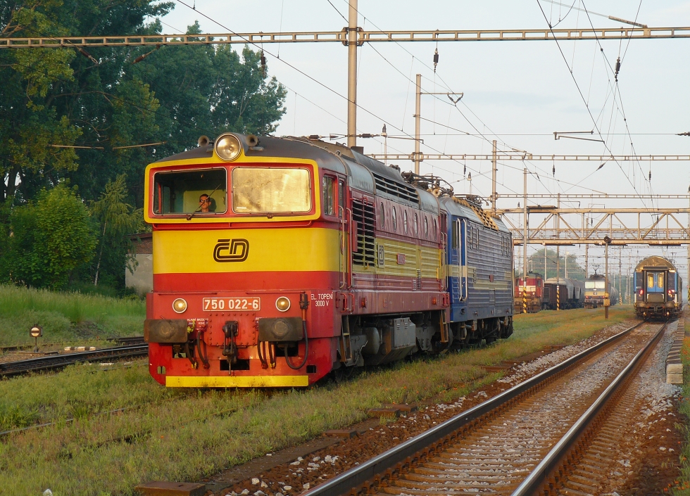 750 022-6