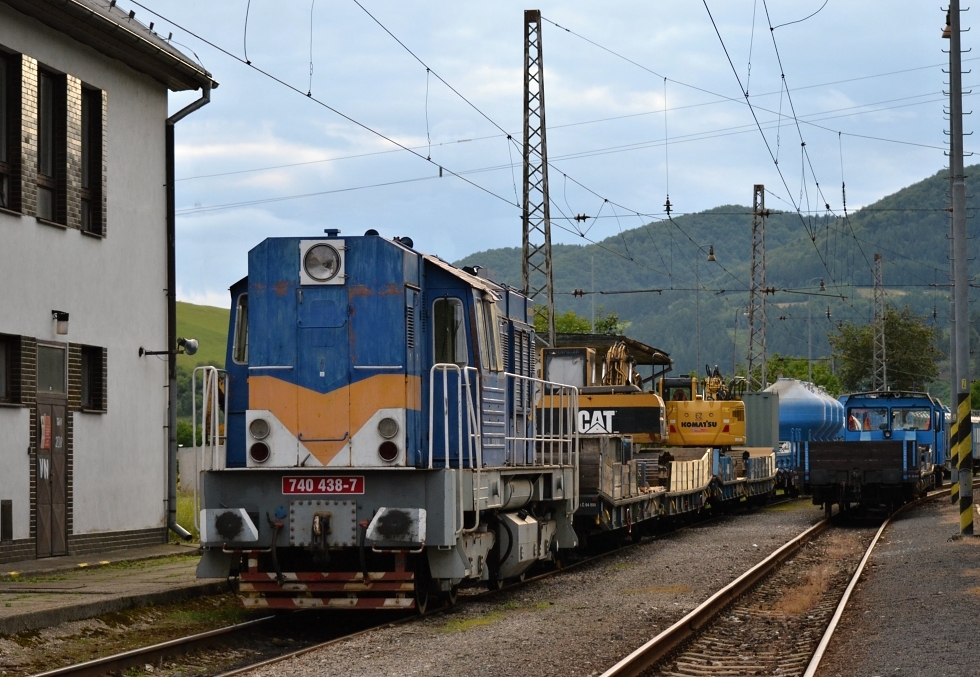 740 438-7