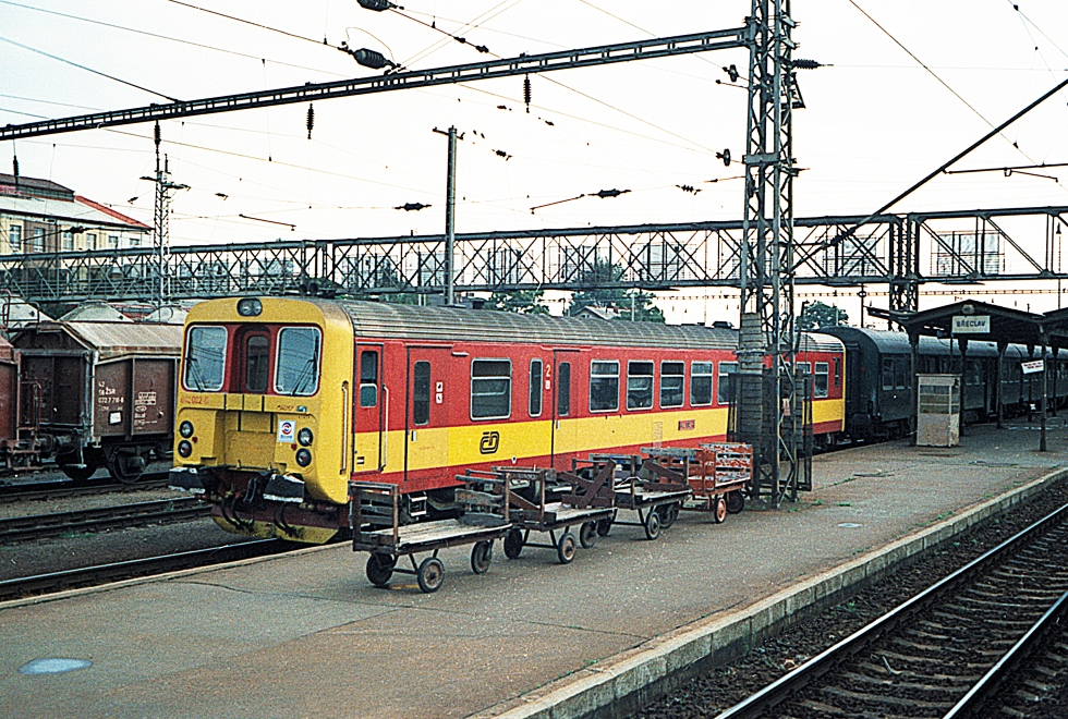 842 002-8