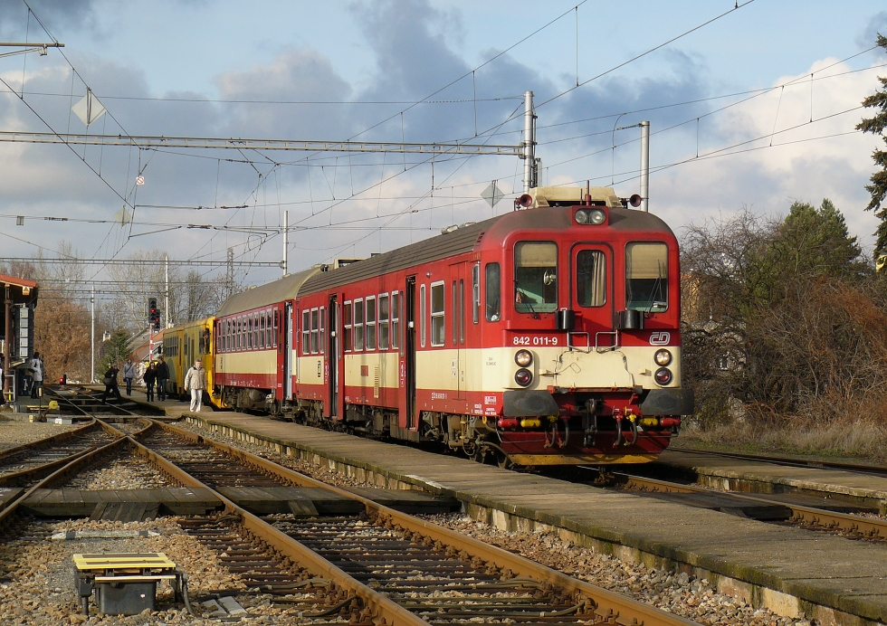 842 011-9