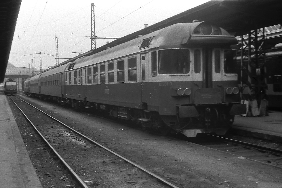 853 031-3