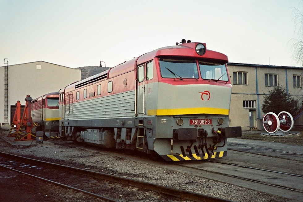 751 061-3