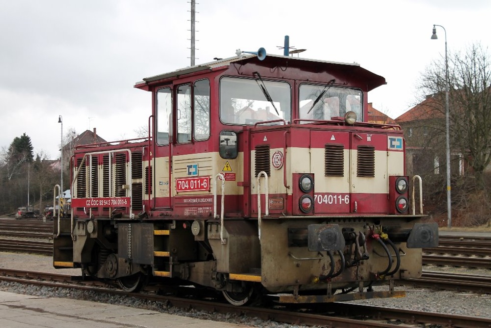 704 011-6