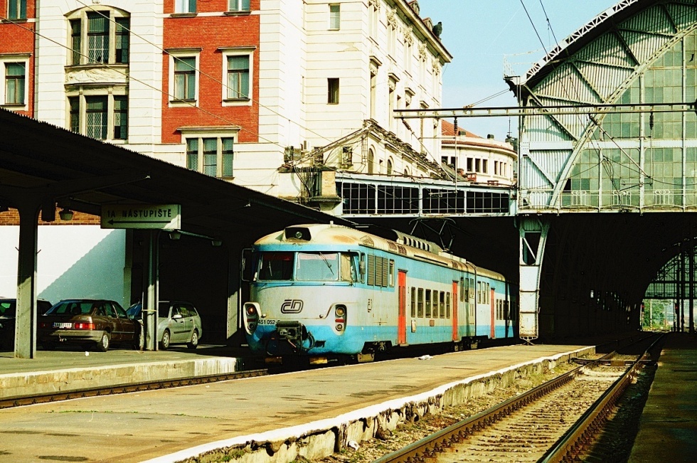 451 052-5