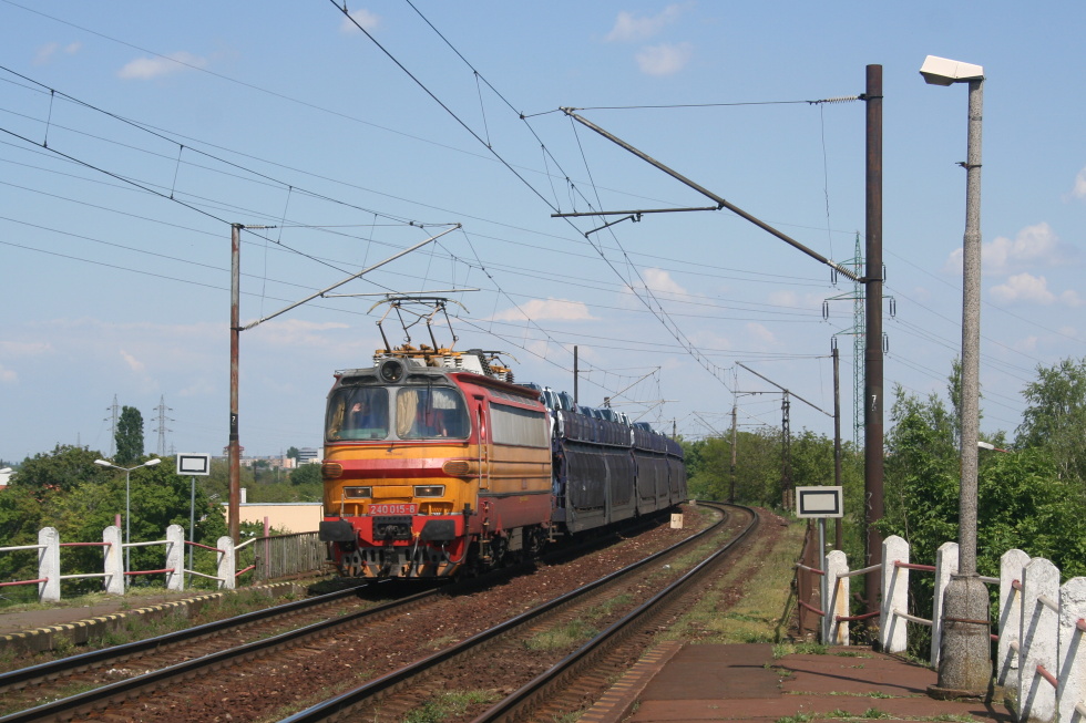 240 015-8