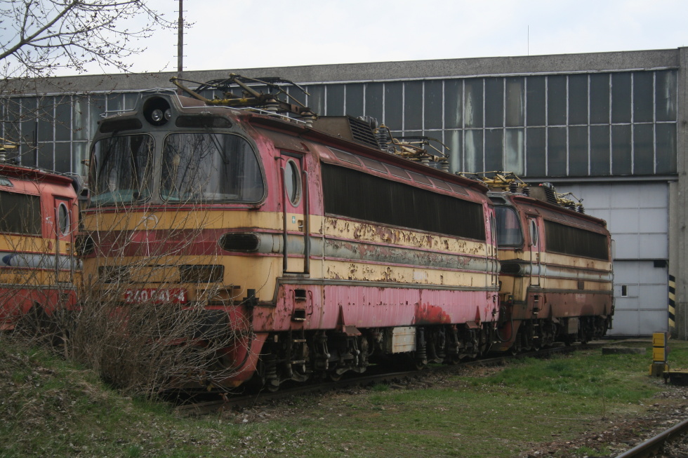 240 041-4