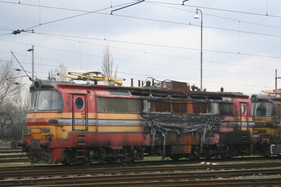 240 105-7