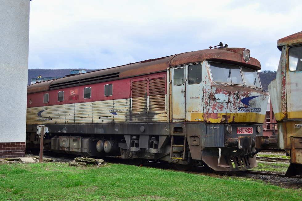 751 023-3