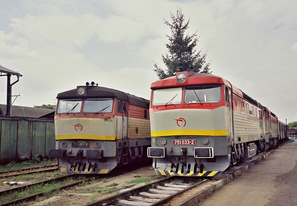 751 033-2