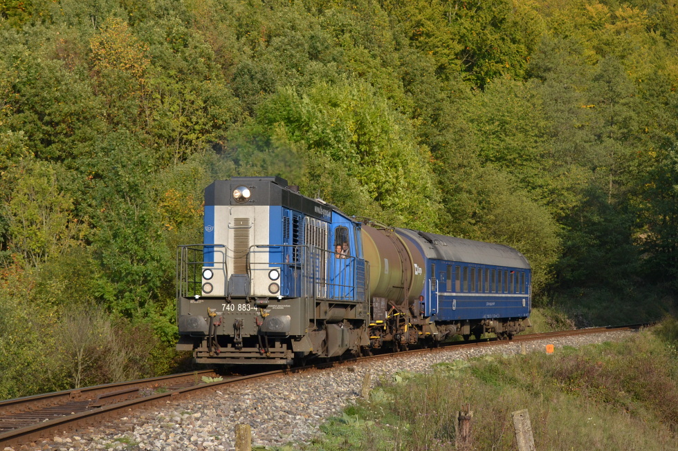 740 883-4