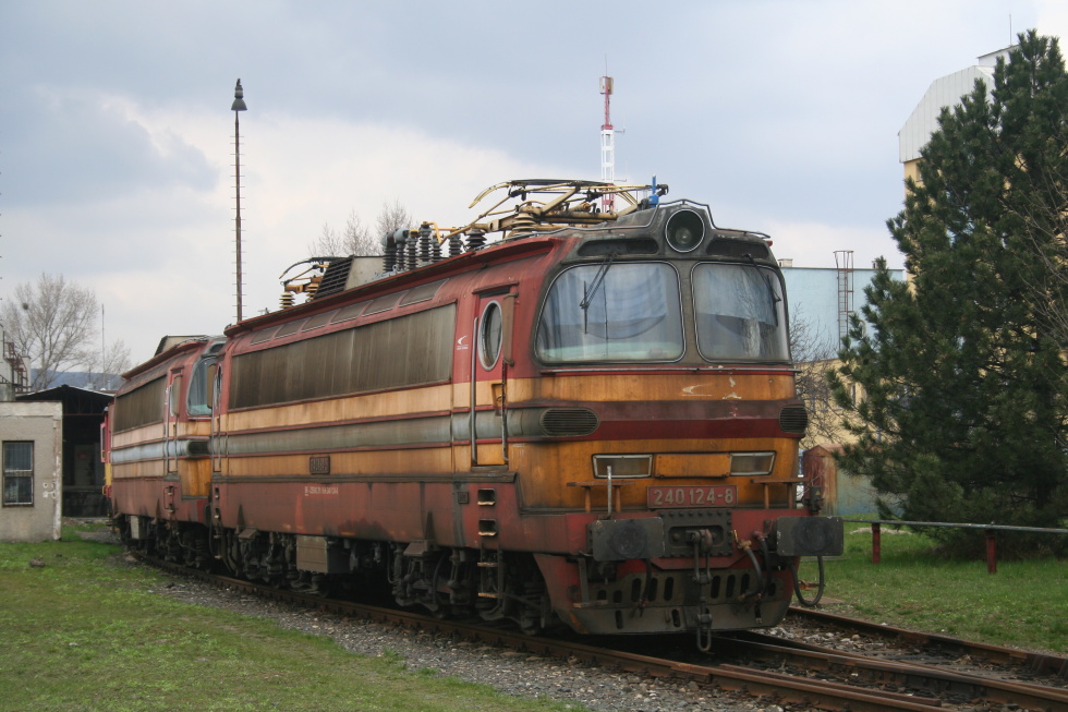 240 124-8