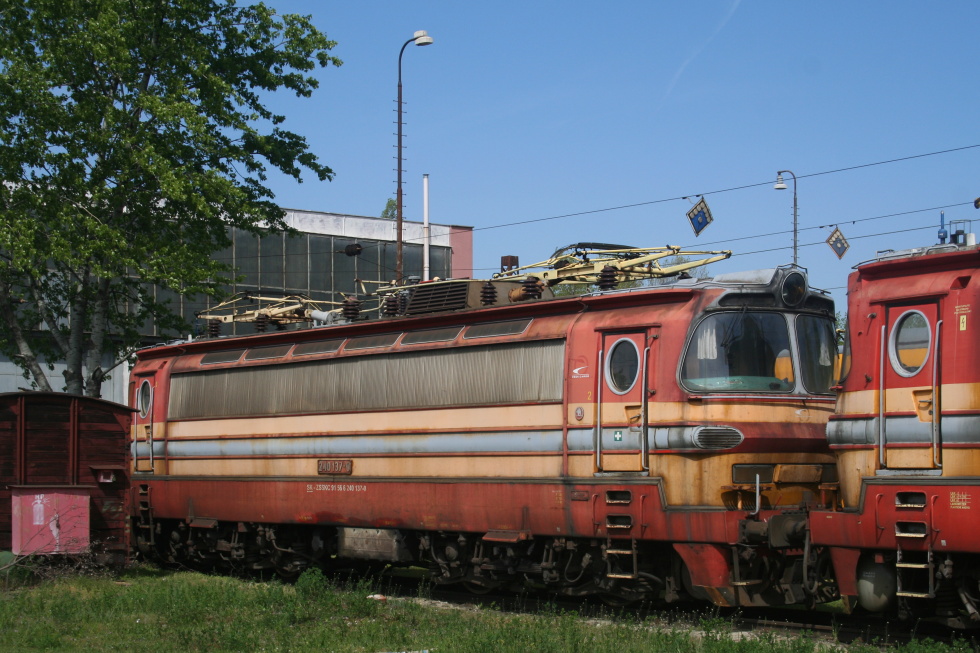 240 137-0
