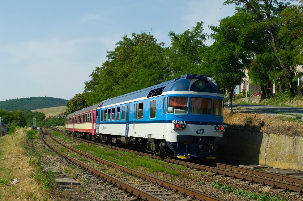 854 025-4