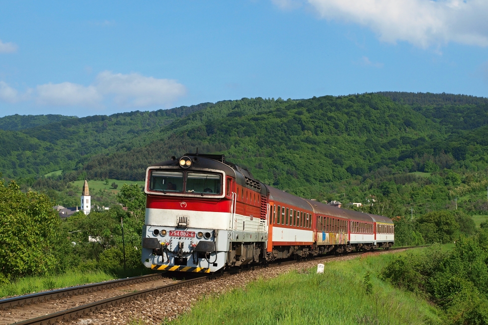 754 082-6