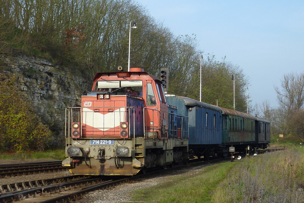 714 221-9