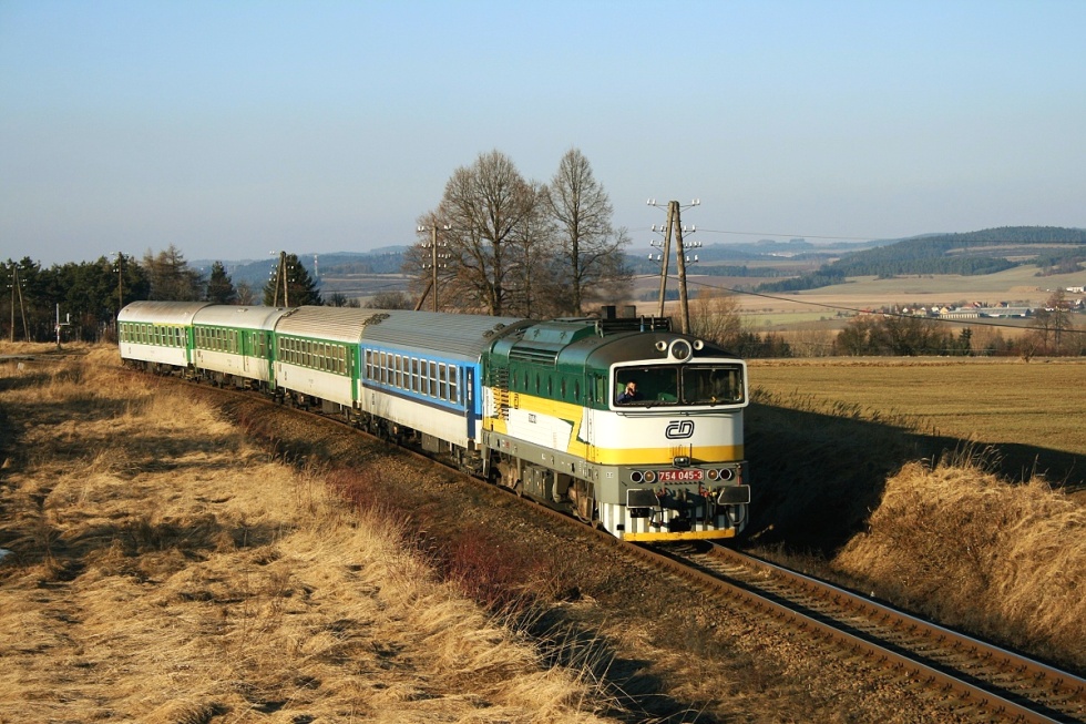 754 045-3