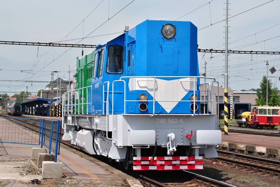 740 562-4