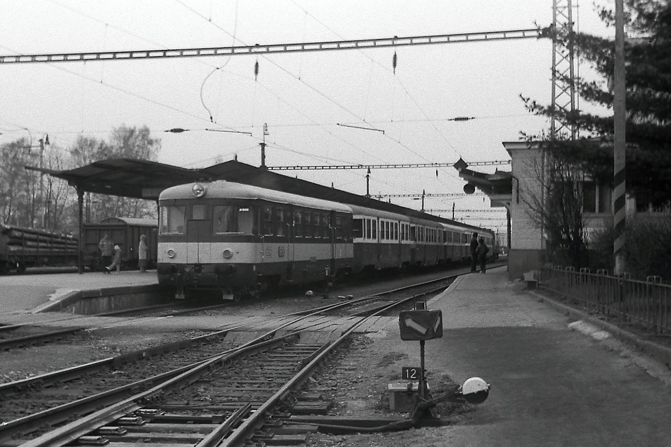 820 056-0