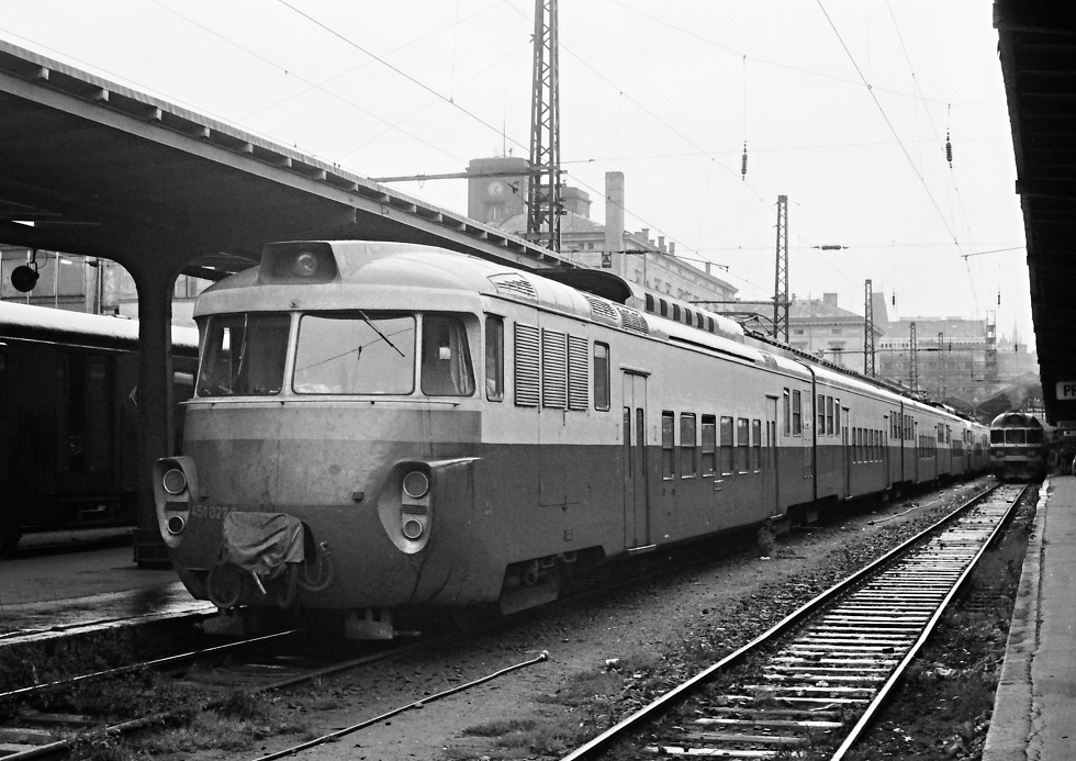 451 027-7