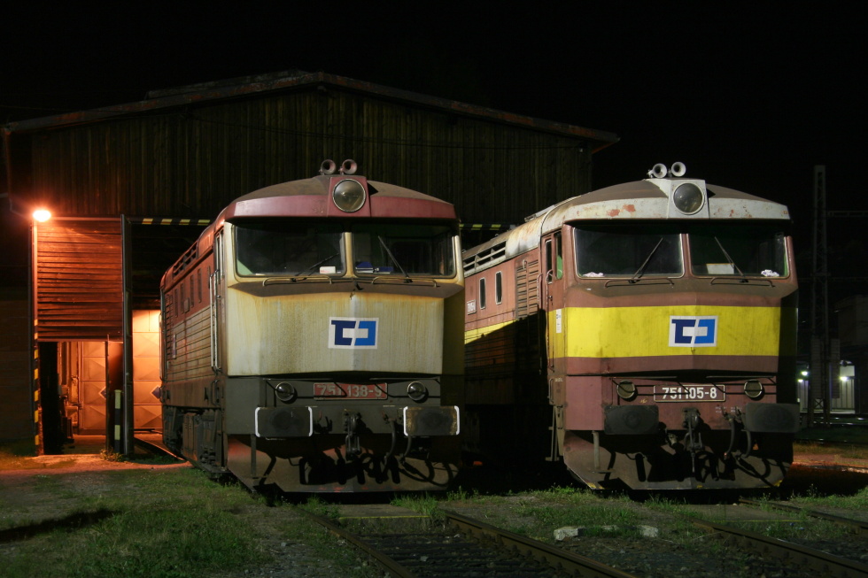 751 138-9