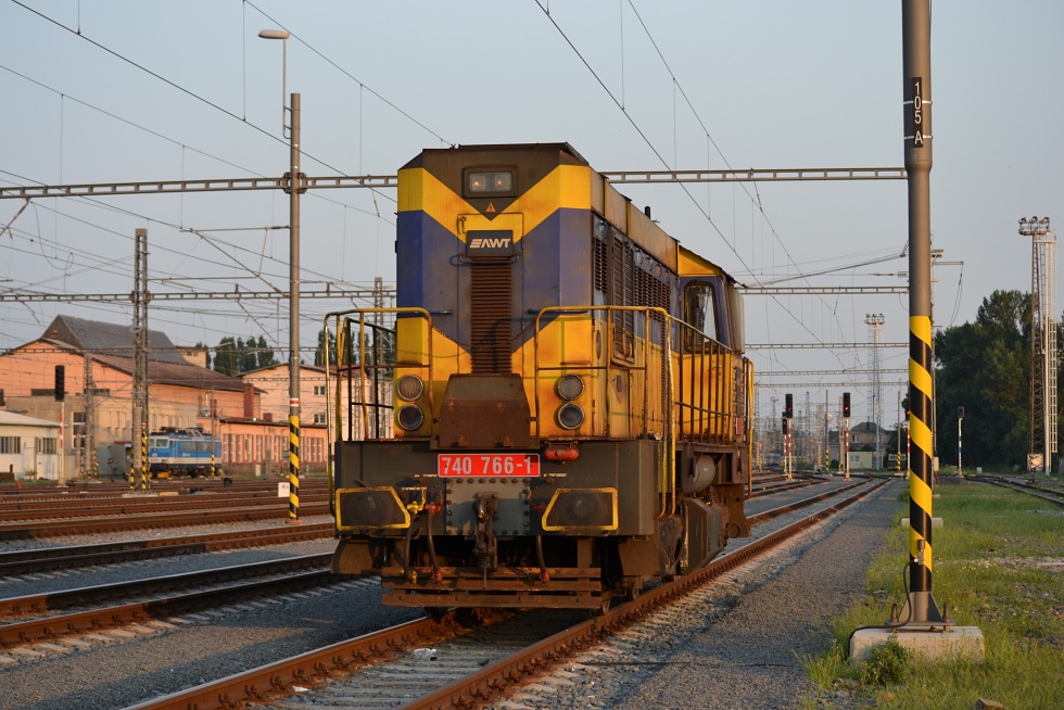740 766-1