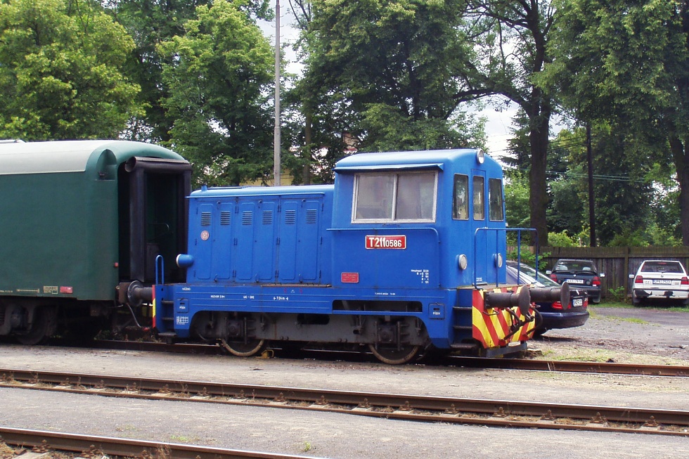 700 586-1