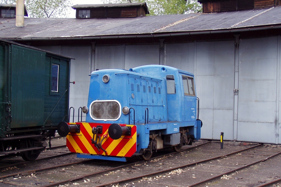 700 838-6