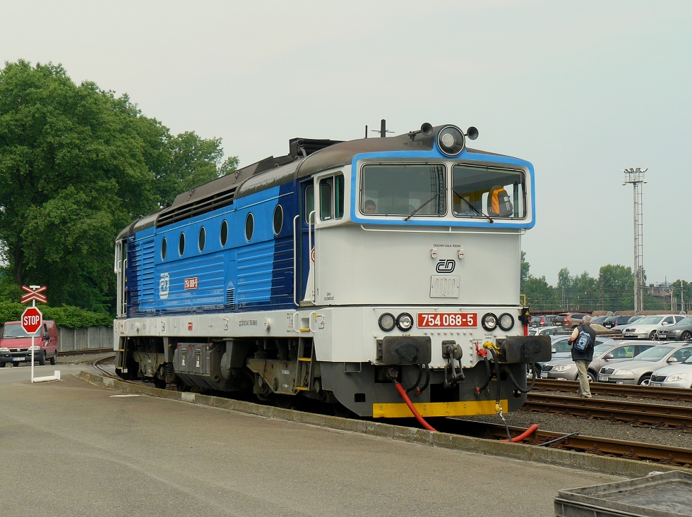 754 068-5